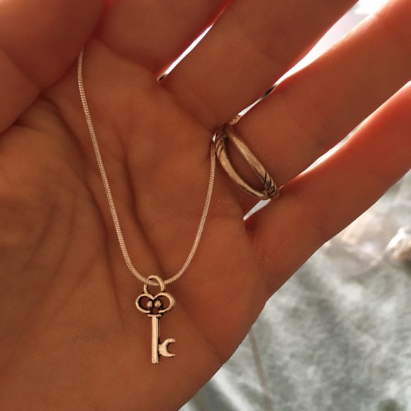 925 Chain Necklace with Alloy Key Pendant - Picture 3 of 3